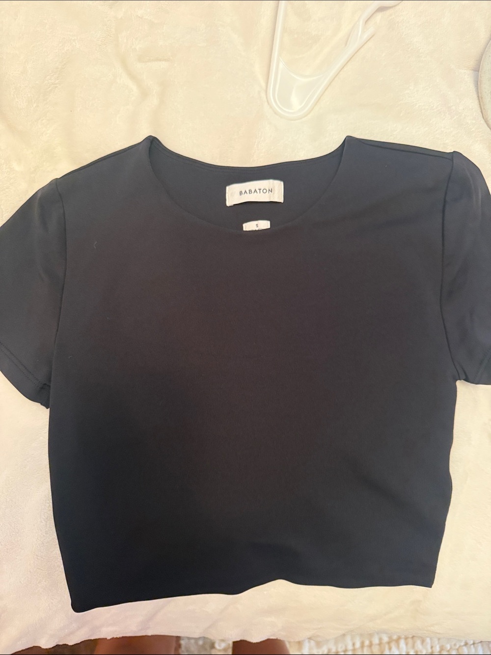 Aritzia Babaton Black Crop Crewneck Top